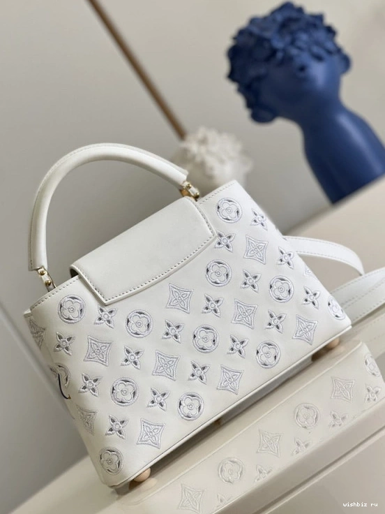 WIS BB LOUIS CAPUCINES VUITTON 0111